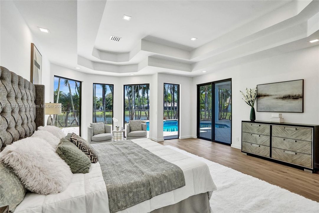 Vendido Recientemente: $2,890,000 (5 camas, 4 baños, 4270 Pies cuadrados)