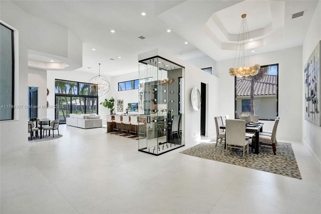 Vendido Recientemente: $2,890,000 (5 camas, 4 baños, 4270 Pies cuadrados)