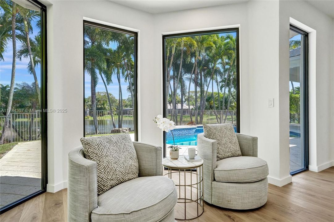 Vendido Recientemente: $2,890,000 (5 camas, 4 baños, 4270 Pies cuadrados)