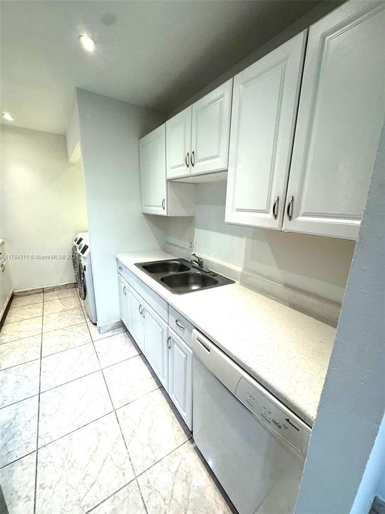 Recently Rented: $1,800 (2 beds, 2 baths, 1150 Square Feet)