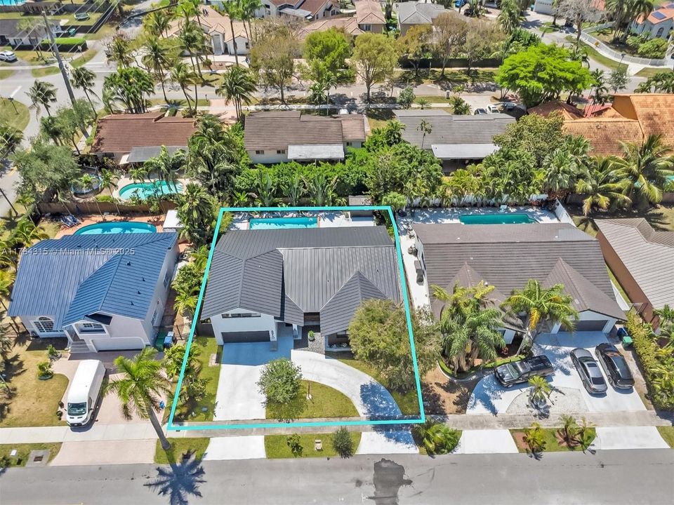 Недавно продано: $1,300,000 (4 спален, 3 ванн, 2320 Квадратных фут)