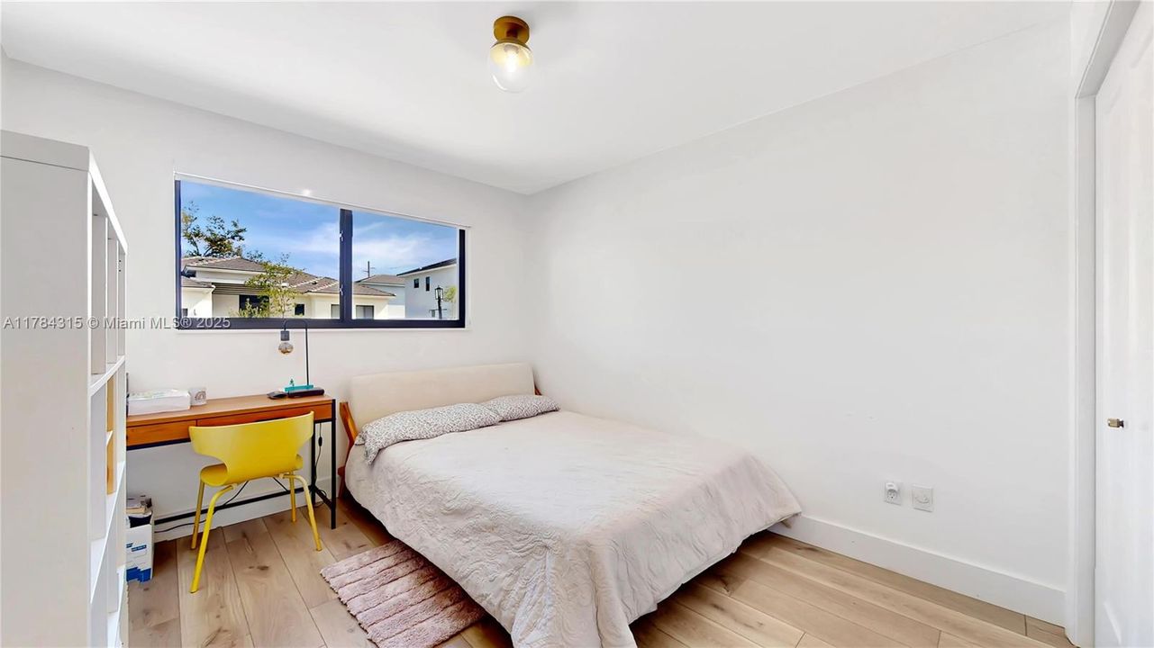 Недавно продано: $1,300,000 (4 спален, 3 ванн, 2320 Квадратных фут)