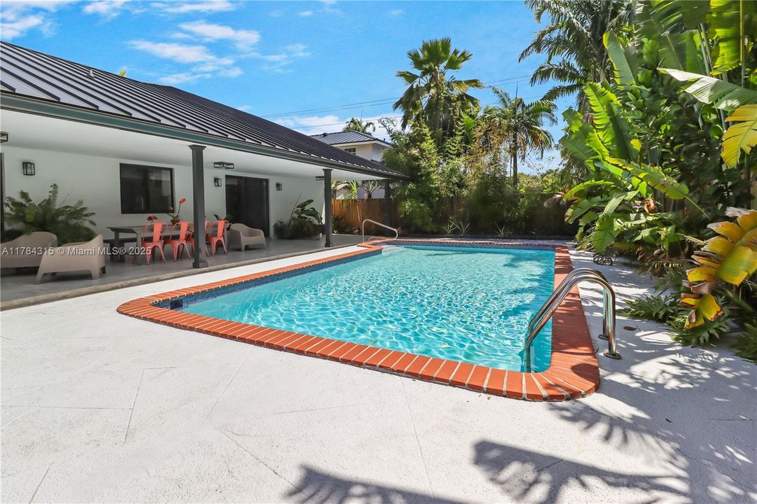 Недавно продано: $1,300,000 (4 спален, 3 ванн, 2320 Квадратных фут)