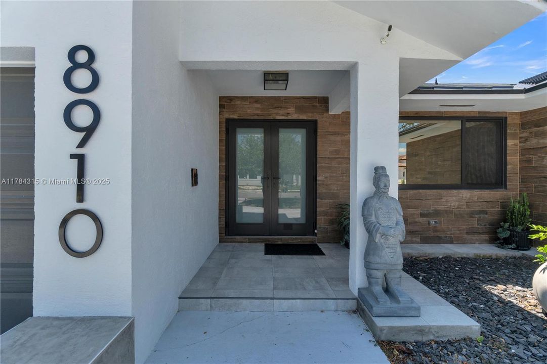 Недавно продано: $1,300,000 (4 спален, 3 ванн, 2320 Квадратных фут)