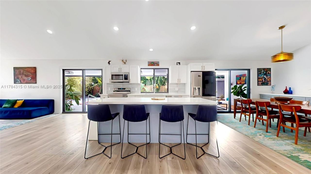 Недавно продано: $1,300,000 (4 спален, 3 ванн, 2320 Квадратных фут)