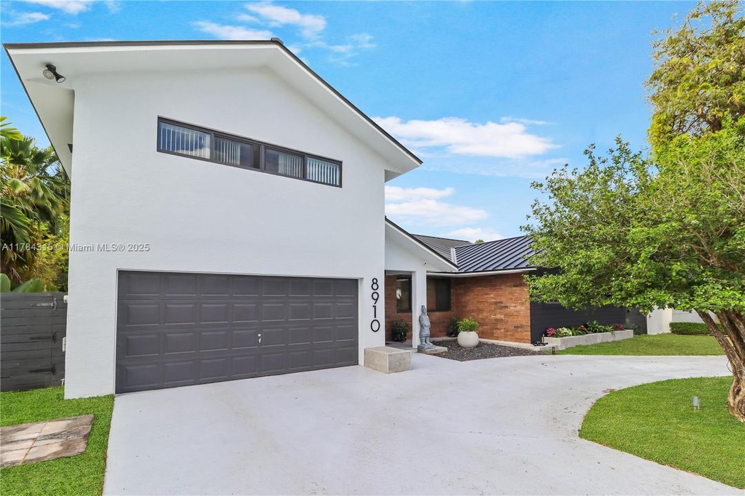 Недавно продано: $1,300,000 (4 спален, 3 ванн, 2320 Квадратных фут)