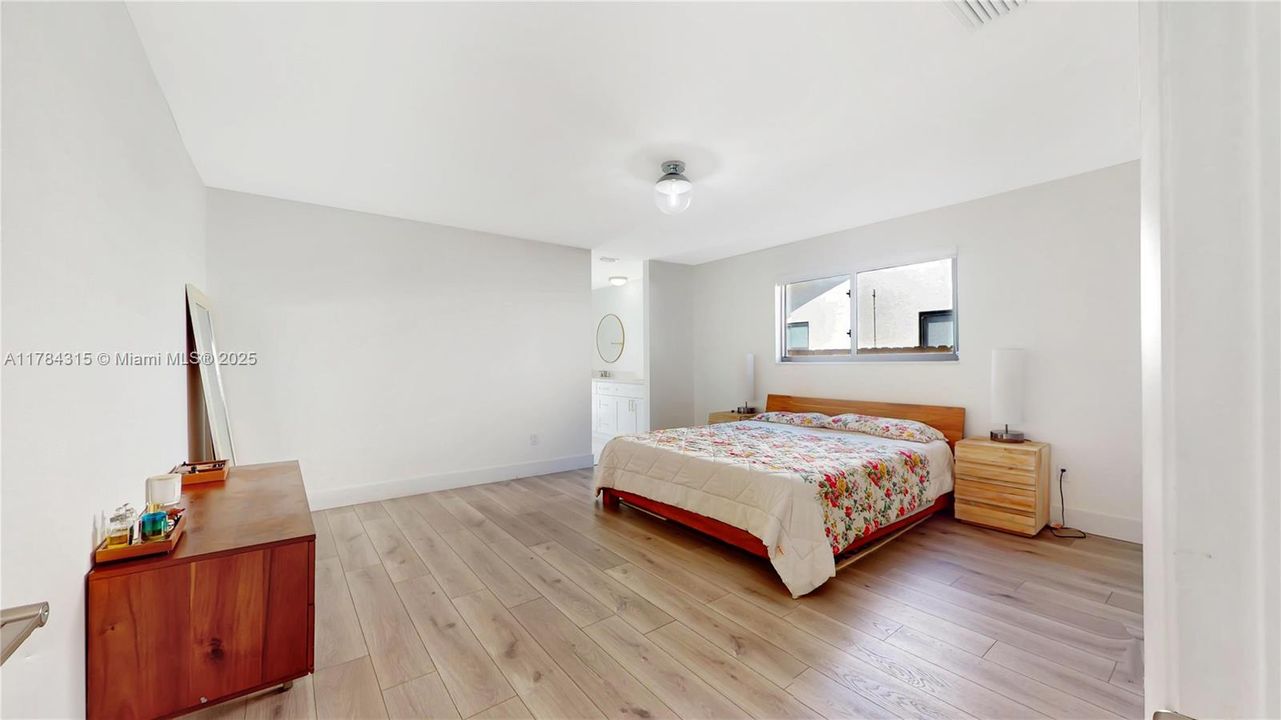 Недавно продано: $1,300,000 (4 спален, 3 ванн, 2320 Квадратных фут)