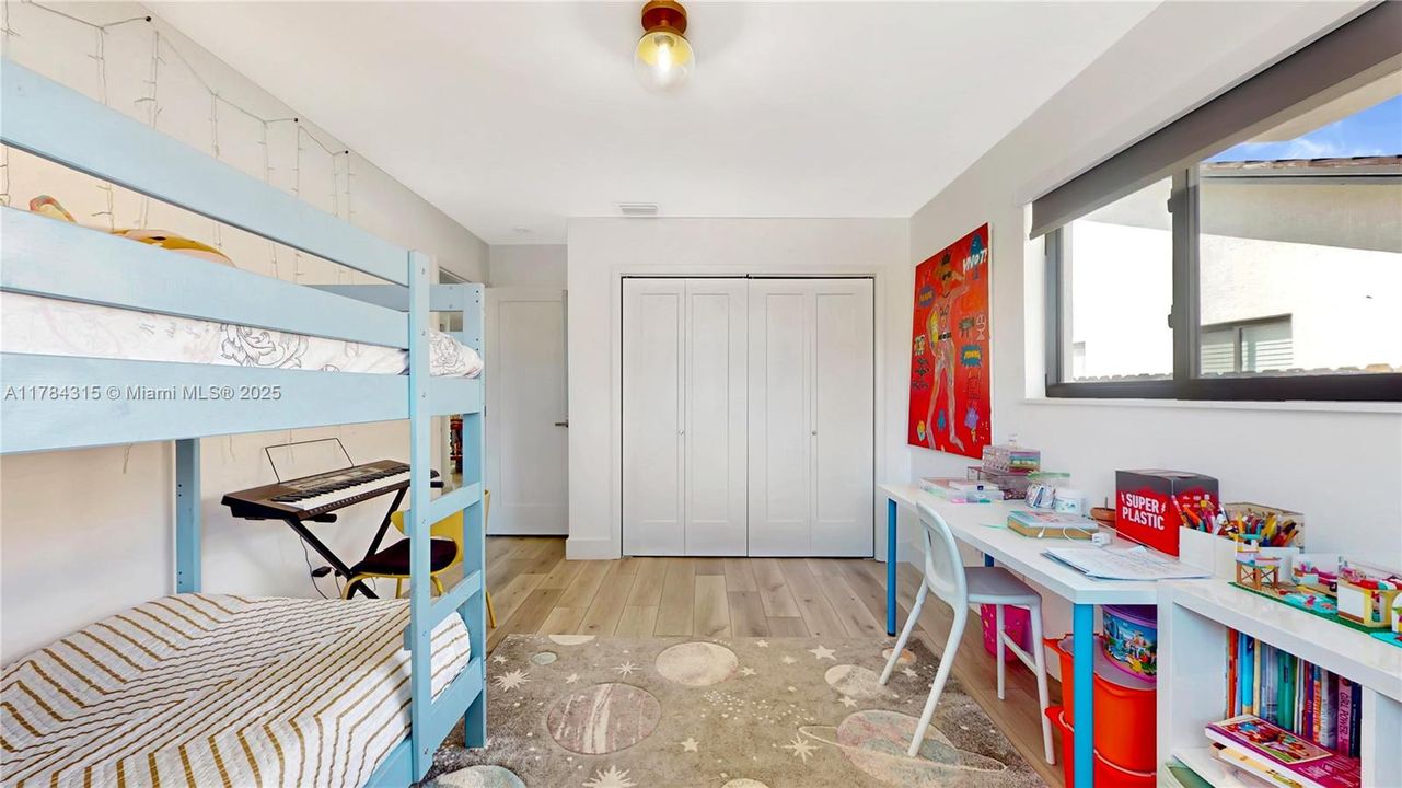 Недавно продано: $1,300,000 (4 спален, 3 ванн, 2320 Квадратных фут)