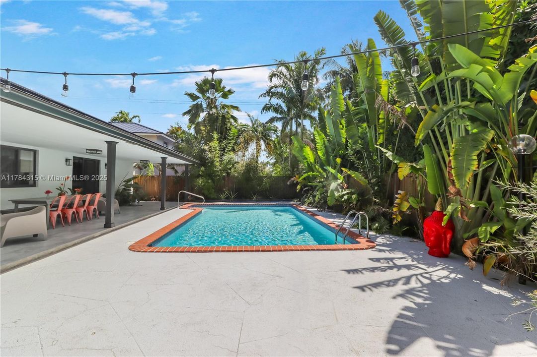 Недавно продано: $1,300,000 (4 спален, 3 ванн, 2320 Квадратных фут)