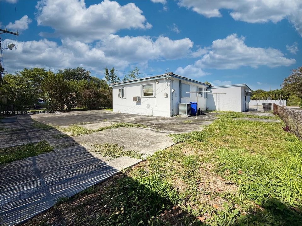 Recently Sold: $625,000 (3 beds, 2 baths, 1264 Square Feet)