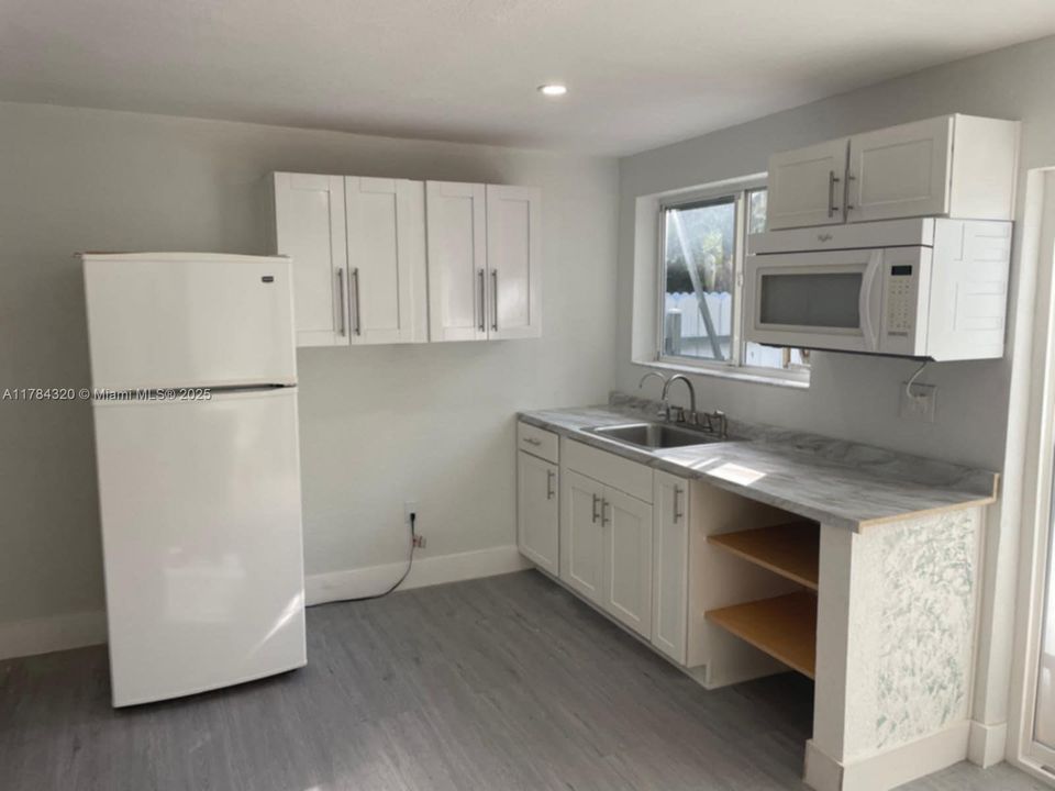 Recientemente alquilado: $1,600 (1 camas, 1 baños, 1989 Pies cuadrados)