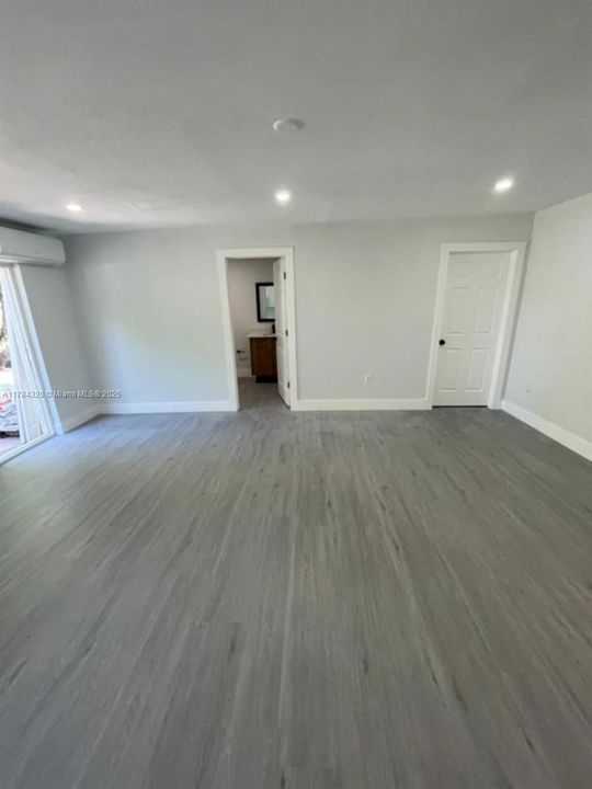 Recientemente alquilado: $1,600 (1 camas, 1 baños, 1989 Pies cuadrados)