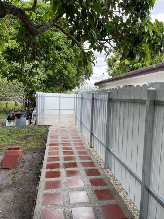 Recientemente alquilado: $1,600 (1 camas, 1 baños, 1989 Pies cuadrados)