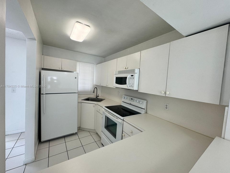 最近售出: $255,000 (2 贝兹, 1 浴室, 960 平方英尺)