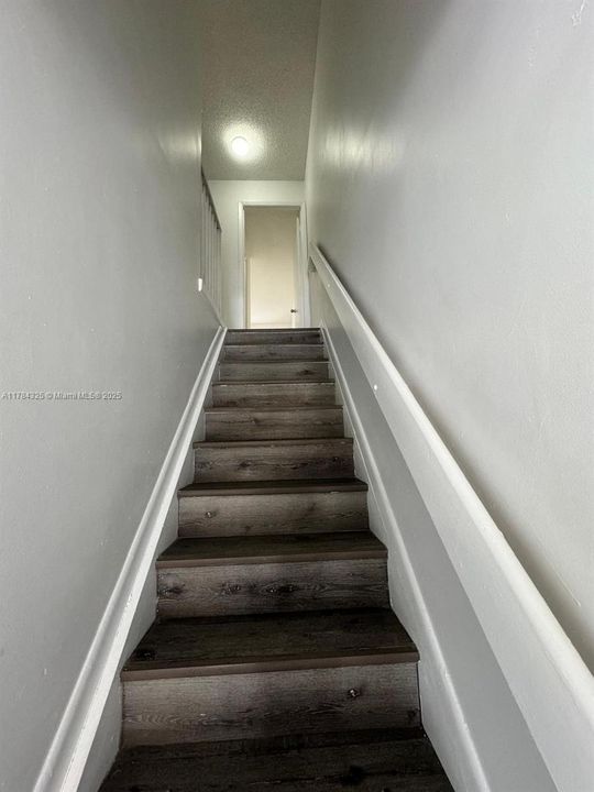 最近售出: $255,000 (2 贝兹, 1 浴室, 960 平方英尺)