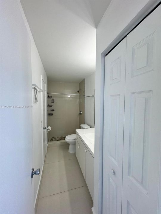 最近售出: $255,000 (2 贝兹, 1 浴室, 960 平方英尺)