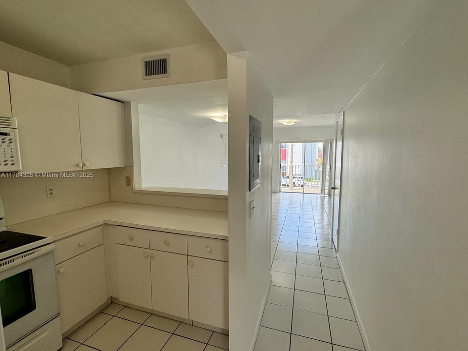 最近售出: $255,000 (2 贝兹, 1 浴室, 960 平方英尺)