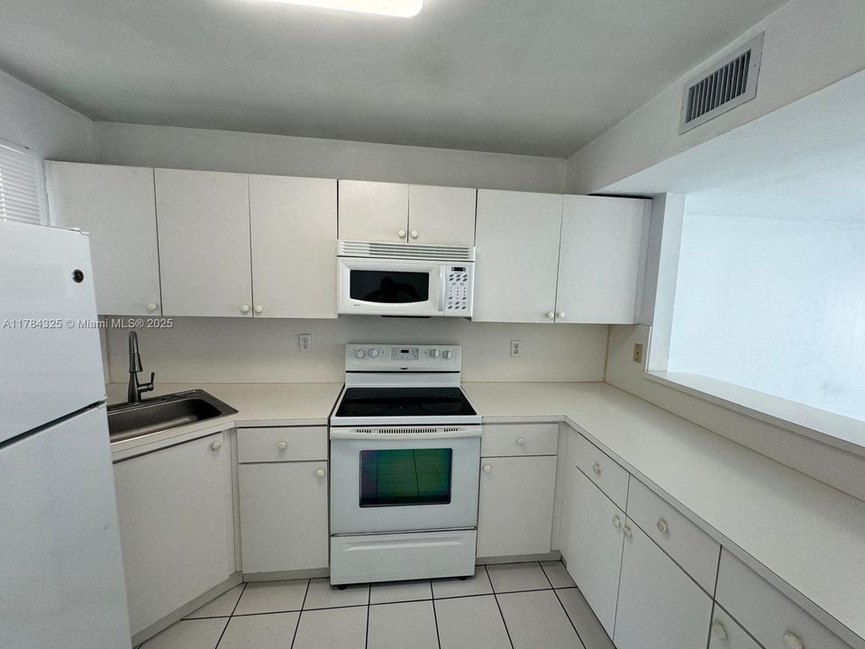 最近售出: $255,000 (2 贝兹, 1 浴室, 960 平方英尺)