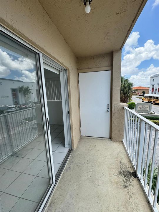 最近售出: $255,000 (2 贝兹, 1 浴室, 960 平方英尺)