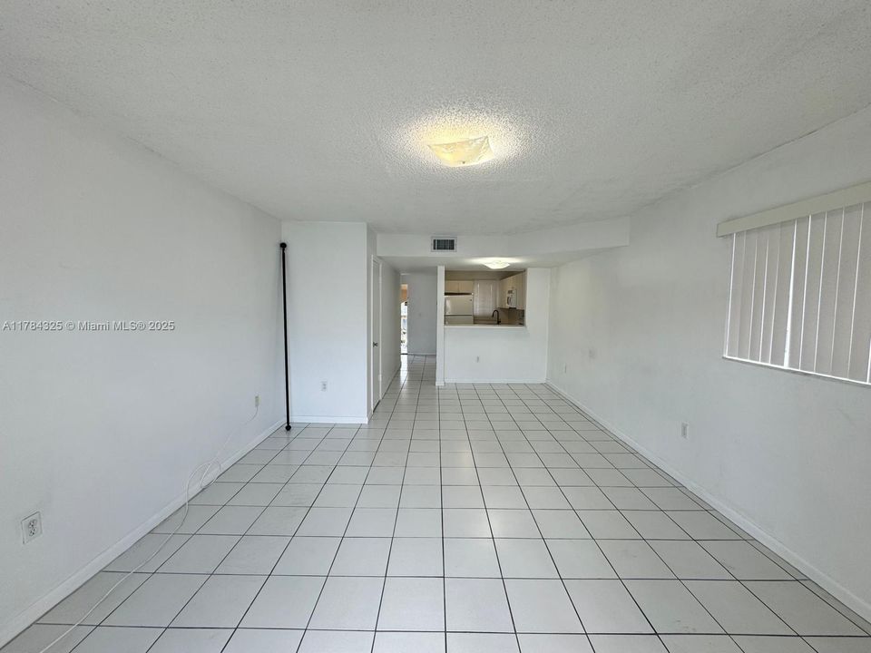 最近售出: $255,000 (2 贝兹, 1 浴室, 960 平方英尺)