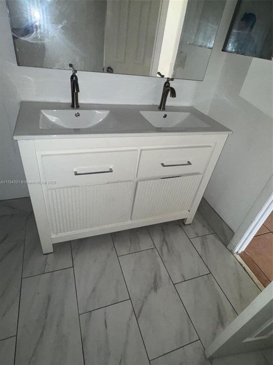 Недавно продано: $213,950 (4 спален, 2 ванн, 1440 Квадратных фут)