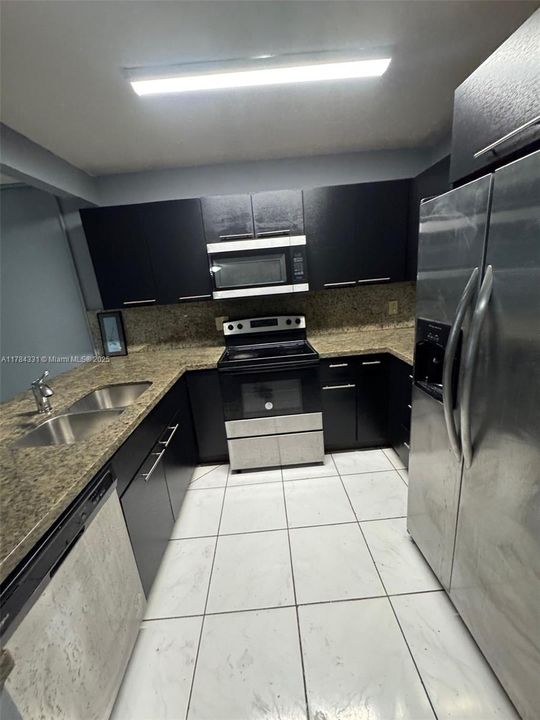 Недавно продано: $213,950 (4 спален, 2 ванн, 1440 Квадратных фут)