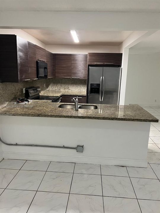 Недавно продано: $213,950 (4 спален, 2 ванн, 1440 Квадратных фут)