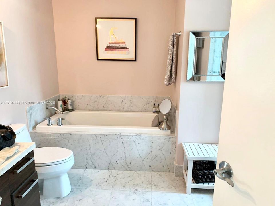 На продажу: $470,000 (2 спален, 2 ванн, 1006 Квадратных фут)