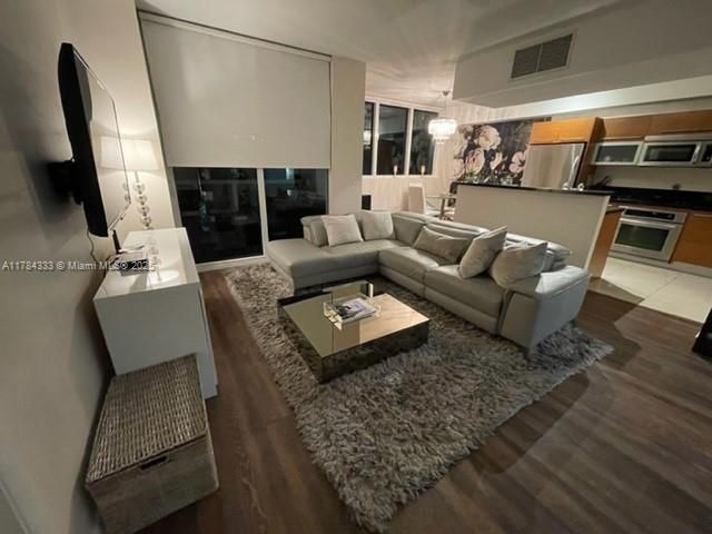 На продажу: $470,000 (2 спален, 2 ванн, 1006 Квадратных фут)