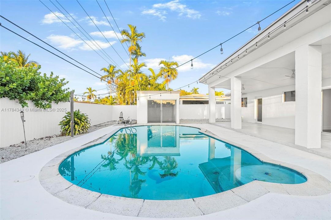 Недавно продано: $699,000 (4 спален, 3 ванн, 1443 Квадратных фут)