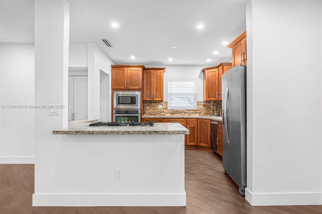 Недавно продано: $699,000 (4 спален, 3 ванн, 1443 Квадратных фут)