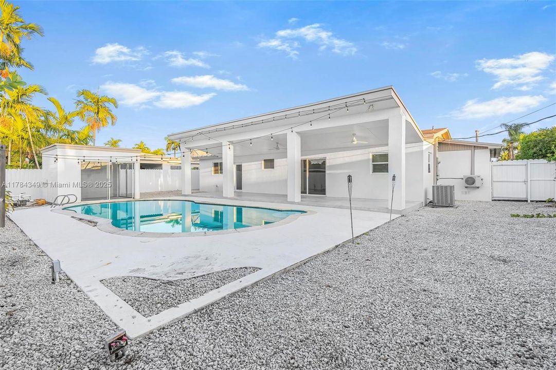 Недавно продано: $699,000 (4 спален, 3 ванн, 1443 Квадратных фут)