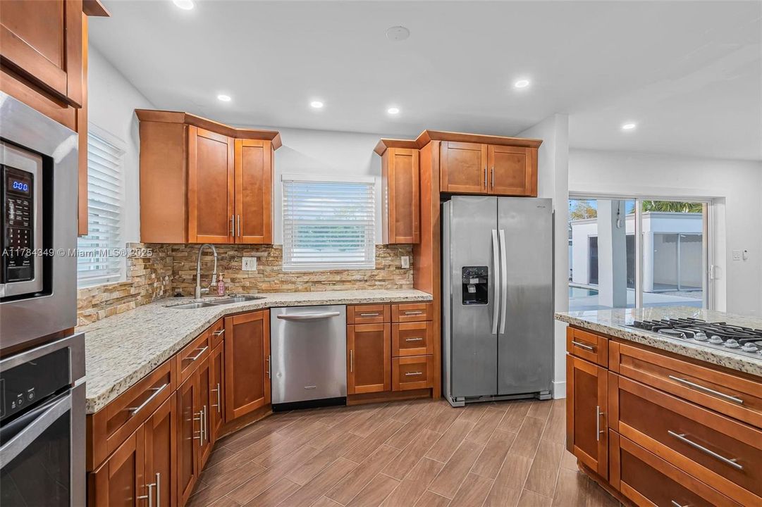 Недавно продано: $699,000 (4 спален, 3 ванн, 1443 Квадратных фут)