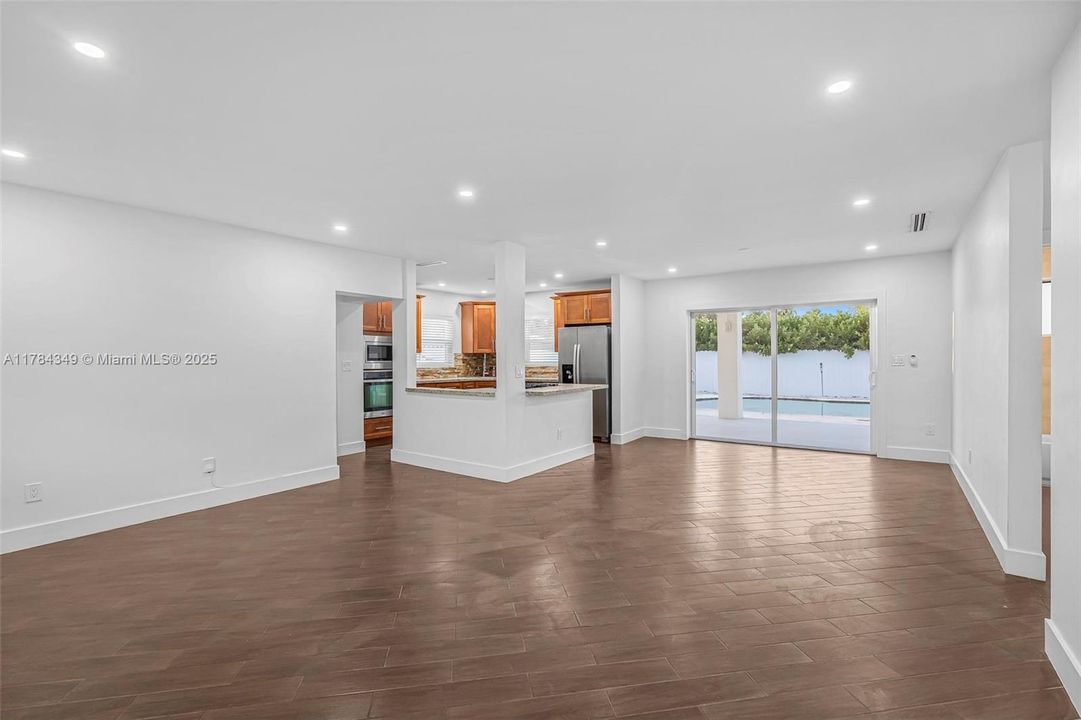 Недавно продано: $699,000 (4 спален, 3 ванн, 1443 Квадратных фут)