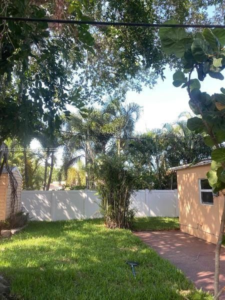 最近租的: $2,390 (3 贝兹, 1 浴室, 1399 平方英尺)