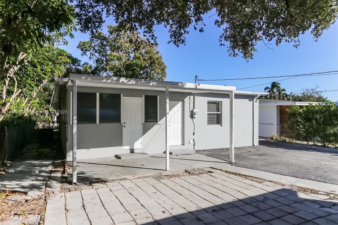 最近租的: $2,390 (3 贝兹, 1 浴室, 1399 平方英尺)