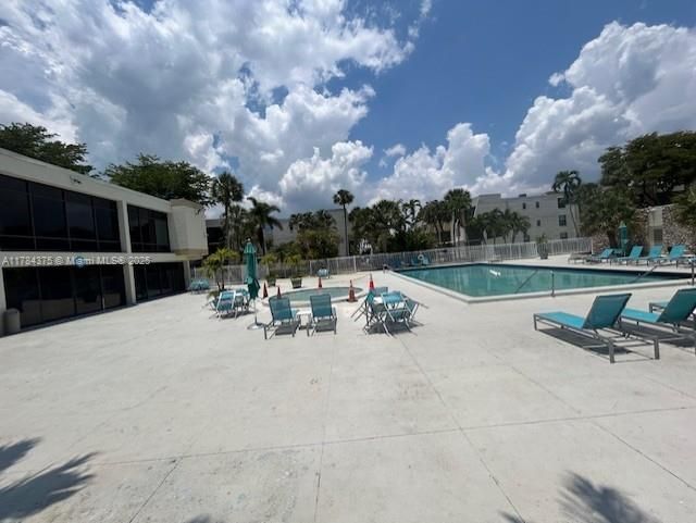 Vendido Recientemente: $224,900 (2 camas, 2 baños, 1170 Pies cuadrados)