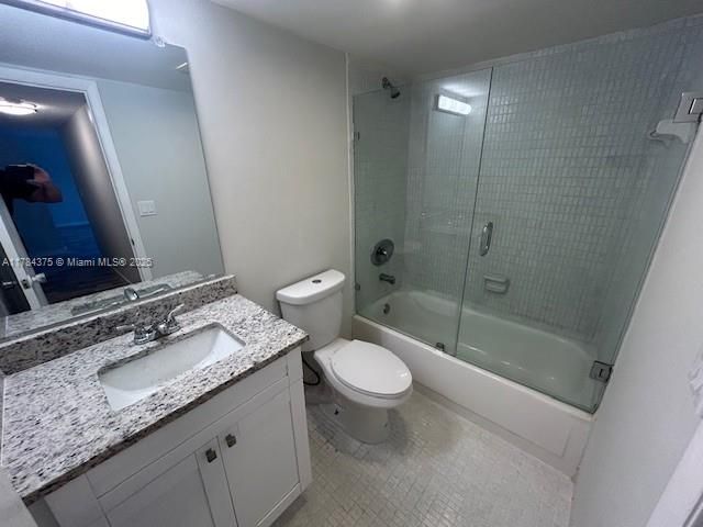 Vendido Recientemente: $224,900 (2 camas, 2 baños, 1170 Pies cuadrados)