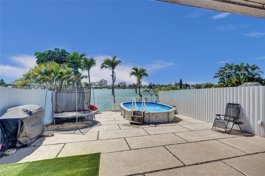 Недавно продано: $410,000 (2 спален, 1 ванн, 890 Квадратных фут)