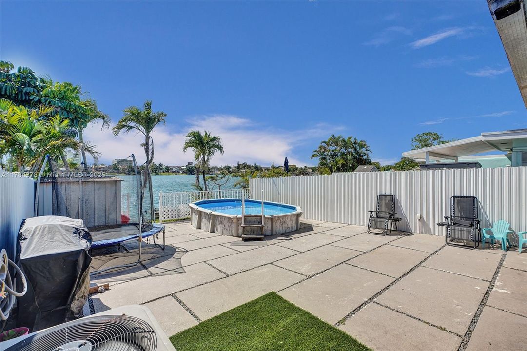 Недавно продано: $410,000 (2 спален, 1 ванн, 890 Квадратных фут)