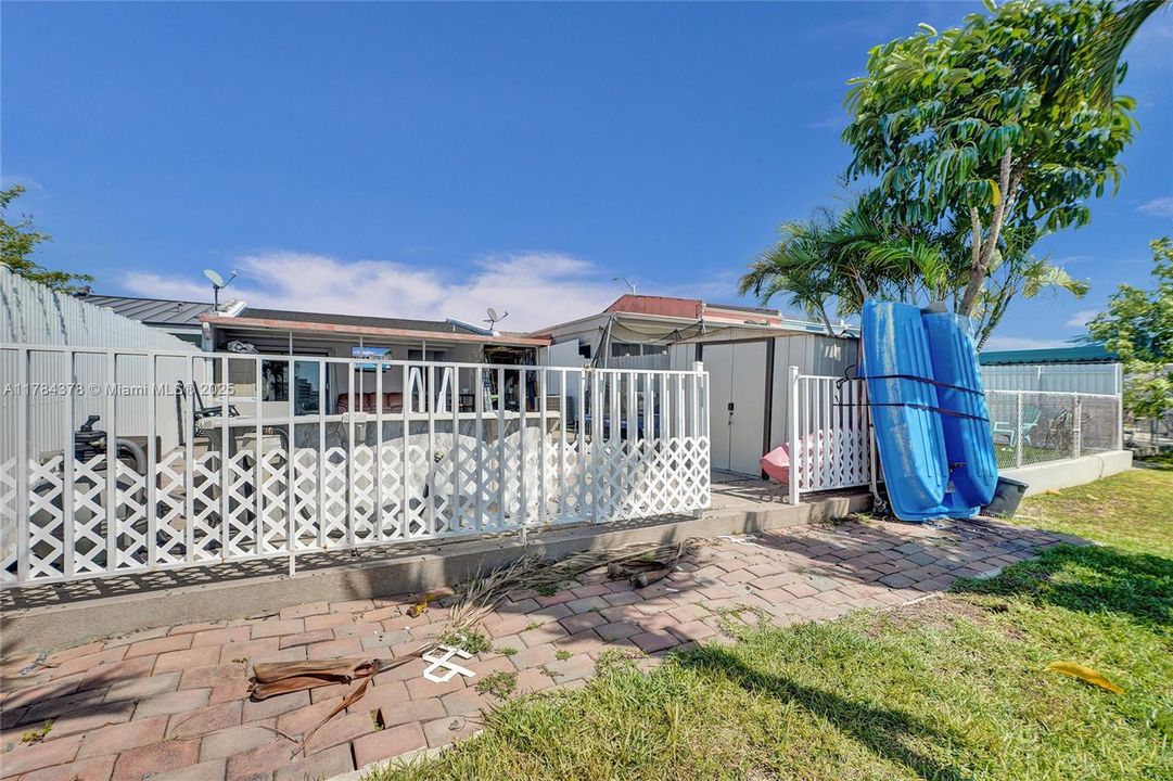 Недавно продано: $410,000 (2 спален, 1 ванн, 890 Квадратных фут)