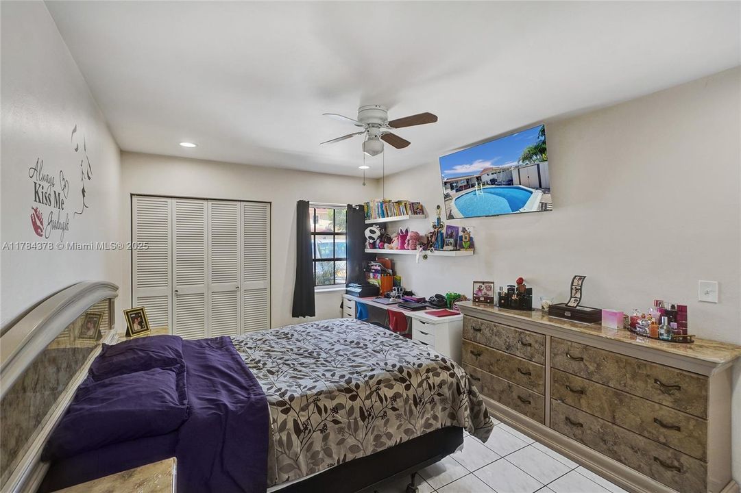 Недавно продано: $410,000 (2 спален, 1 ванн, 890 Квадратных фут)