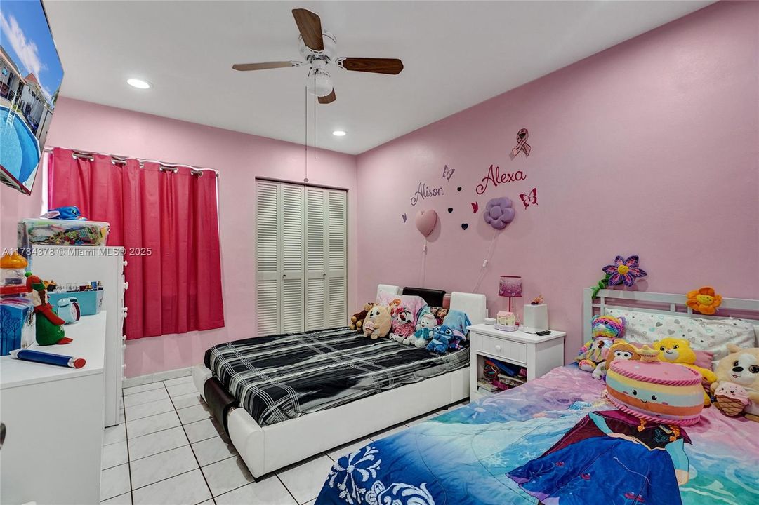 Недавно продано: $410,000 (2 спален, 1 ванн, 890 Квадратных фут)