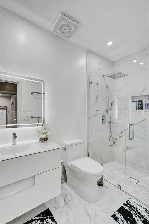 Недавно продано: $410,000 (2 спален, 1 ванн, 890 Квадратных фут)