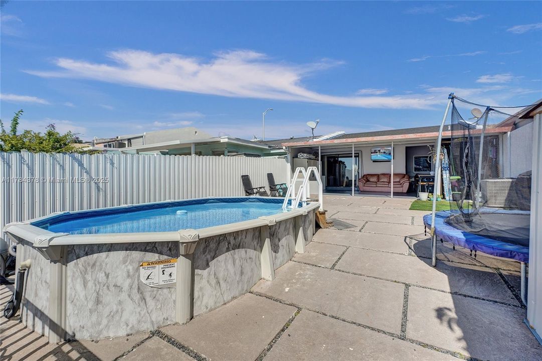 Недавно продано: $410,000 (2 спален, 1 ванн, 890 Квадратных фут)