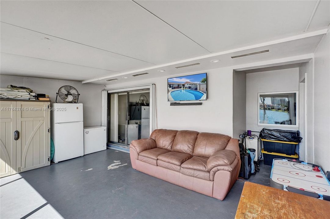 Недавно продано: $410,000 (2 спален, 1 ванн, 890 Квадратных фут)