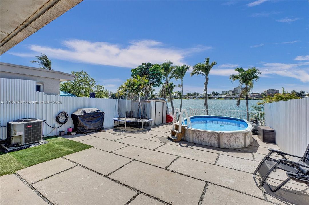 Недавно продано: $410,000 (2 спален, 1 ванн, 890 Квадратных фут)