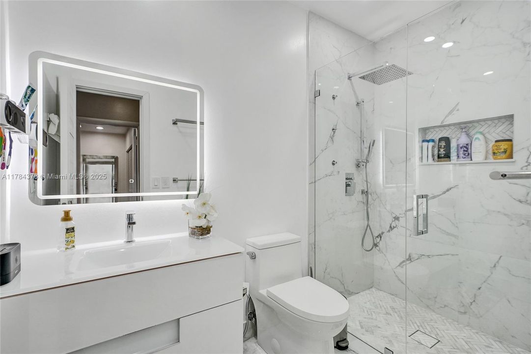 Недавно продано: $410,000 (2 спален, 1 ванн, 890 Квадратных фут)