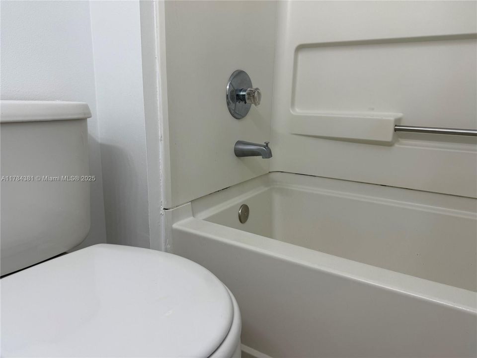 Recently Rented: $2,550 (2 beds, 2 baths, 1110 Square Feet)