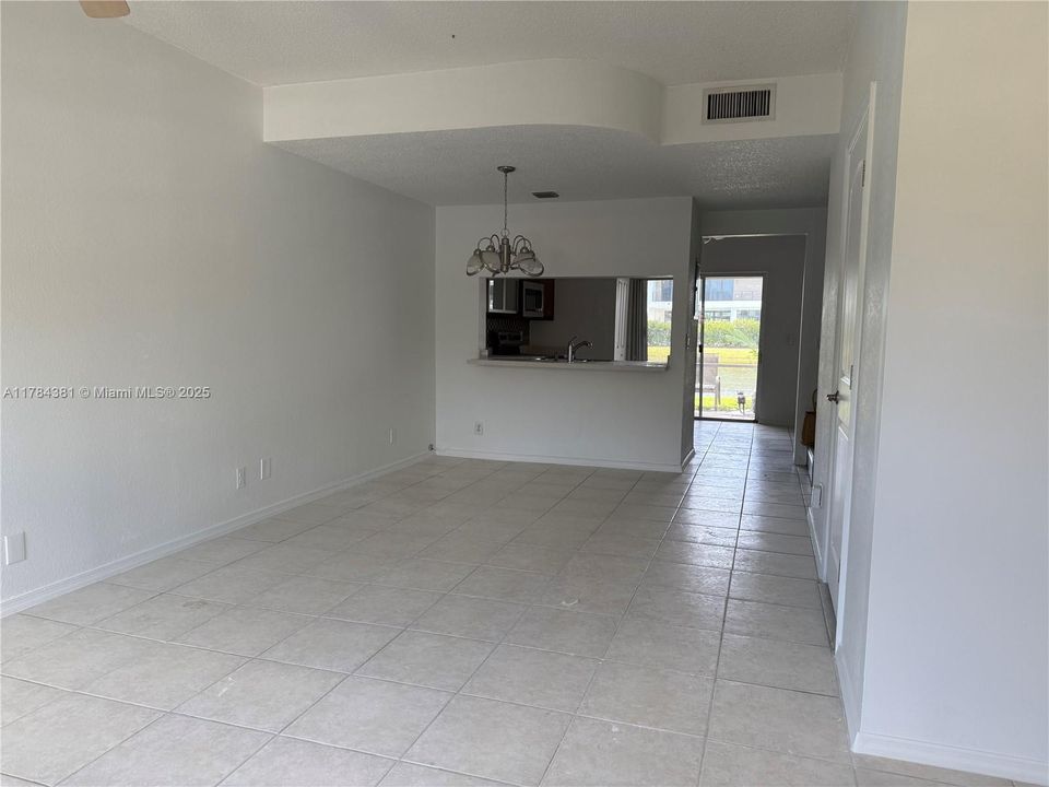Recently Rented: $2,550 (2 beds, 2 baths, 1110 Square Feet)